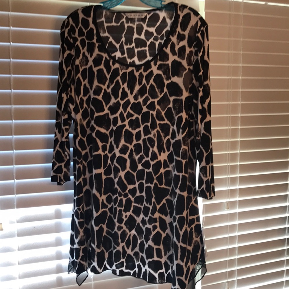 NWT PETER NYGARD Beautiful Black and White Top